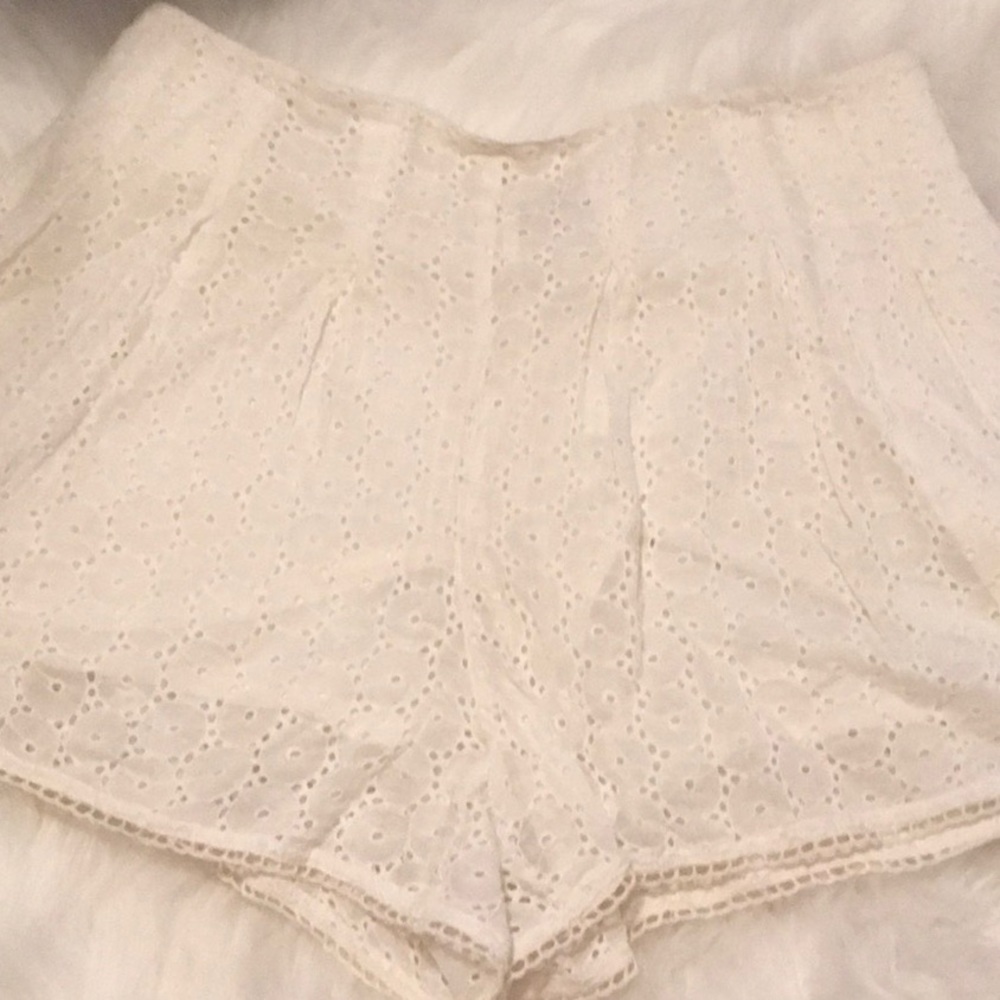 Like new eyelet shorts